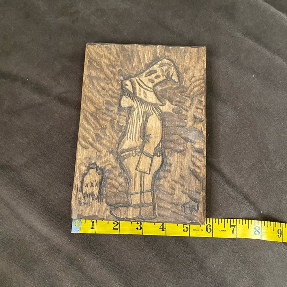 Vintage Hand Carved Pyrography Wooden Folk Art Gnome Plaque 8”x5” - Picture 8 of 9